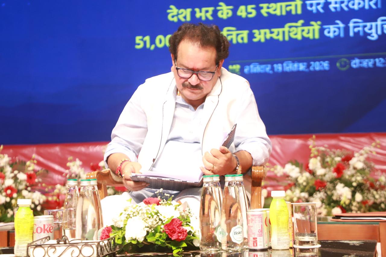 सूर सदन प्रेक्षागृह में उपस्थित जनसमूह
