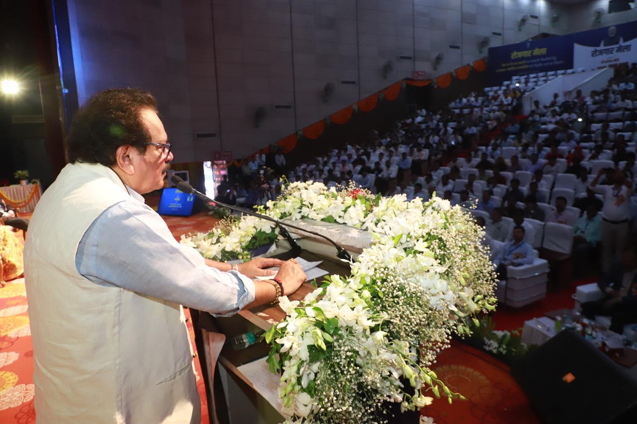 सूर सदन प्रेक्षागृह में आयोजित 20वें राष्ट्रीय रोजगार मेले का संपूर्ण दृश्य