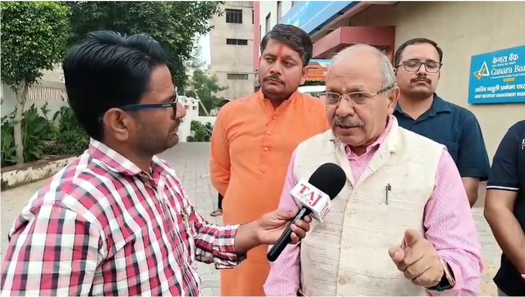 ताज न्यूज़ से बातचीत करते बीएमएस के अखिल भारतीय सचिव गिरीश चंद्र आरजी