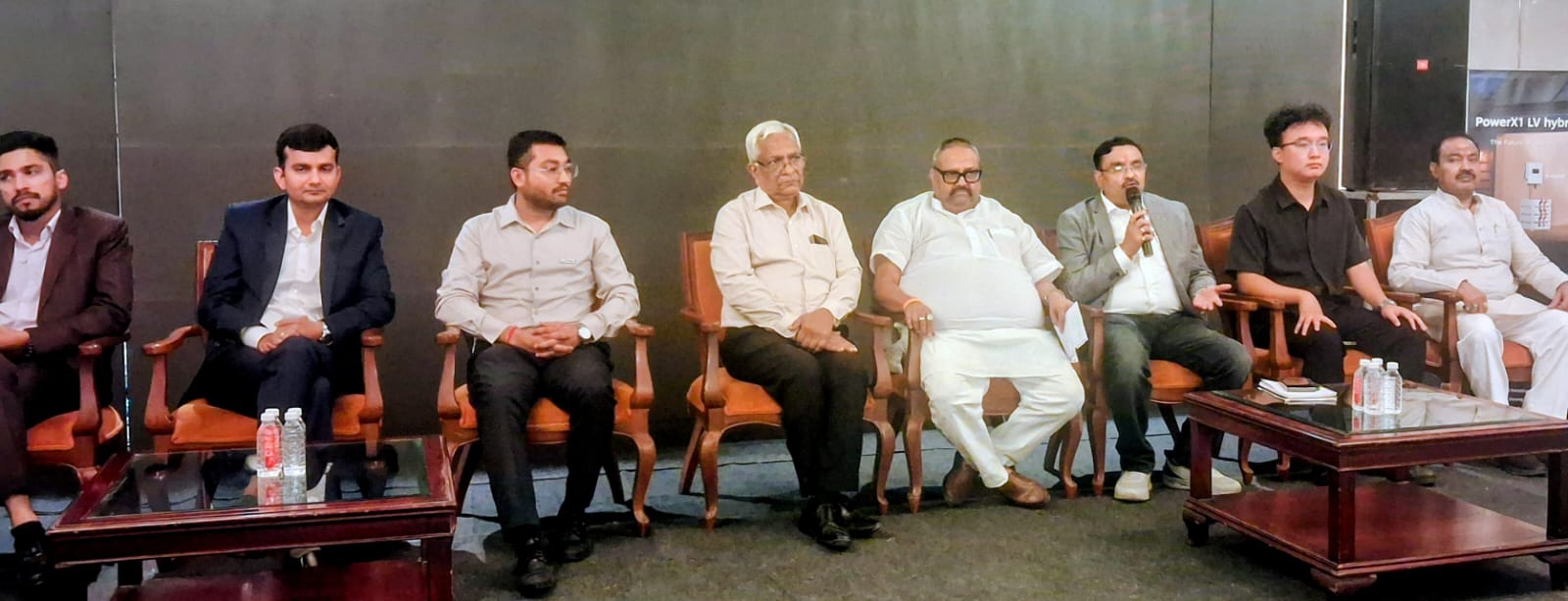 आगरा में पीएम सूर्य घर योजना से जुड़े वेंडर्स की सौर ऊर्जा संगोष्ठी