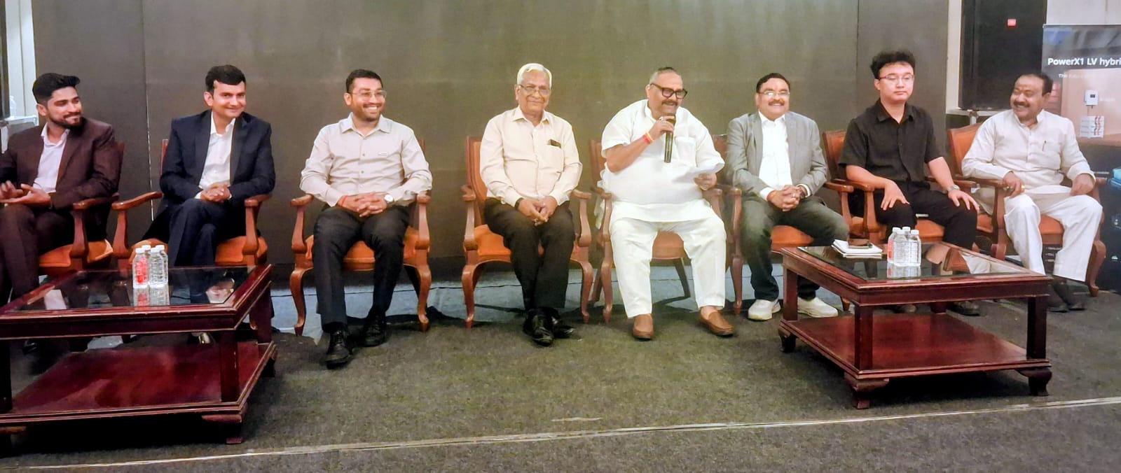 सोलर बैटरी और ग्रिड आधारित हाइब्रिड सिस्टम की जानकारी