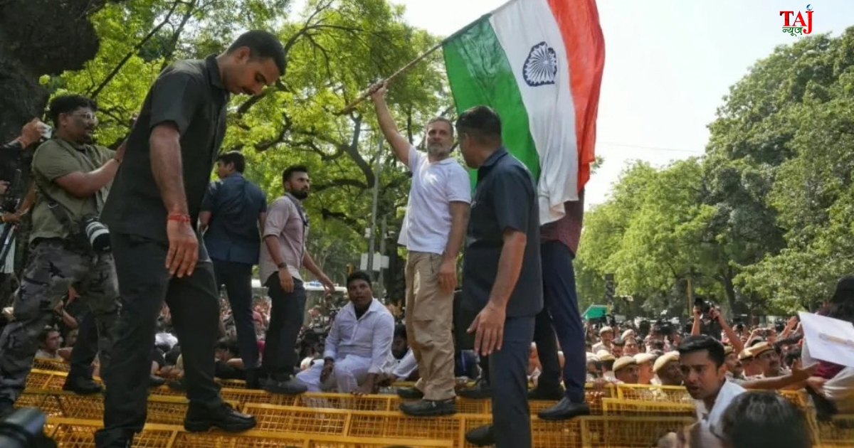 INDIA ब्लॉक का दिल्ली में चुनाव आयोग के खिलाफ प्रदर्शन, राहुल गांधी और प्रियंका गांधी हिरासत में