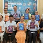 आगरा में इस्कॉन ने शुरू किया गीता ओलम्पियाड, 40 हजार विद्यार्थियों को जोड़ने का लक्ष्य आगरा में इस्कॉन गीता ओलम्पियाड 2026 के पोस्टर और आमंत्रण पत्र विमोचन कार्यक्रम