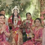 जनकपुरी महोत्सव 2026: “आजु सखि मंगल गावहु…” सीताजी की मेहंदी में रंगी एंथम, मंगल गीतों पर थिरके जनकपुरीवासी जनकपुरी महोत्सव 2026 में माता जानकी की मेहंदी संगीत समारोह में बग्गी पर पहुंचीं जानकी और मंगल गीतों पर झूमती सखियां