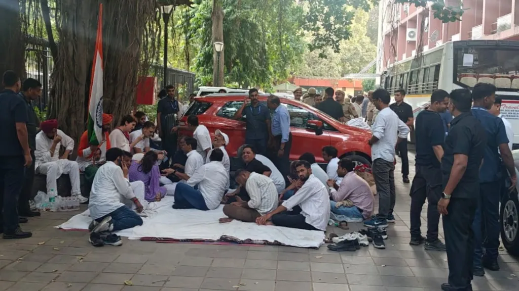राहुल गांधी चुनाव आयोग के खिलाफ प्रदर्शन में