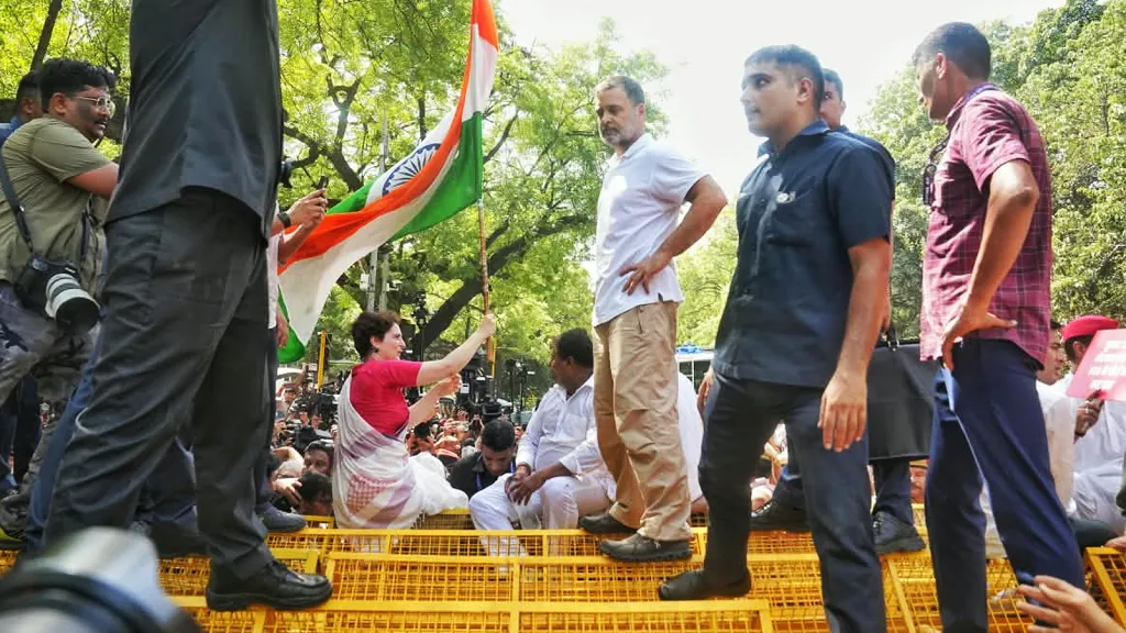 राहुल गांधी का प्रदर्शन के दौरान दृश्य
