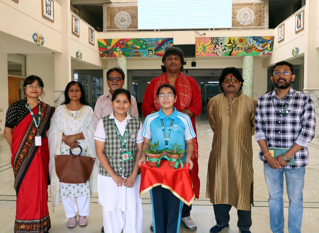 विद्यार्थियों को संबोधित करते पं. सलिल भट्ट